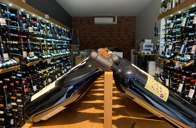 intérieur de la cave à vins CAVAVIN rue Poncelet à Paris 17ème